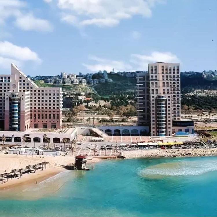 Suite On The Beach Haifa Esterno foto