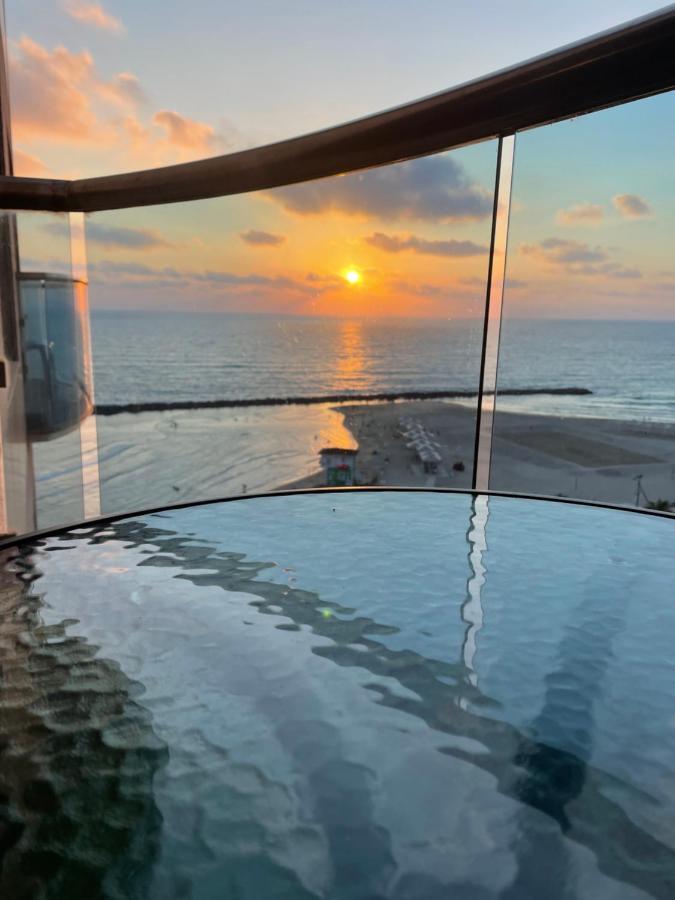 Suite On The Beach Haifa Esterno foto
