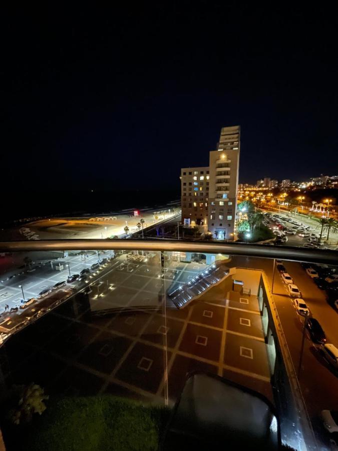 Suite On The Beach Haifa Esterno foto