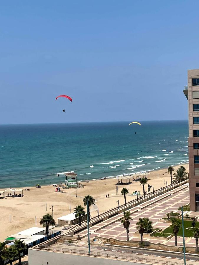 Suite On The Beach Haifa Esterno foto