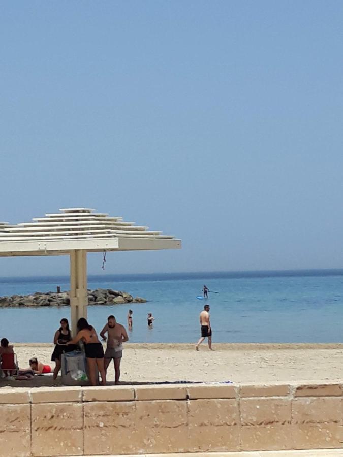 Suite On The Beach Haifa Esterno foto