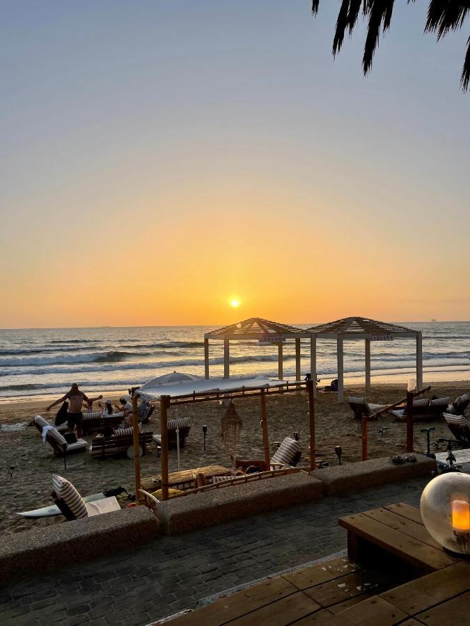 Suite On The Beach Haifa Esterno foto