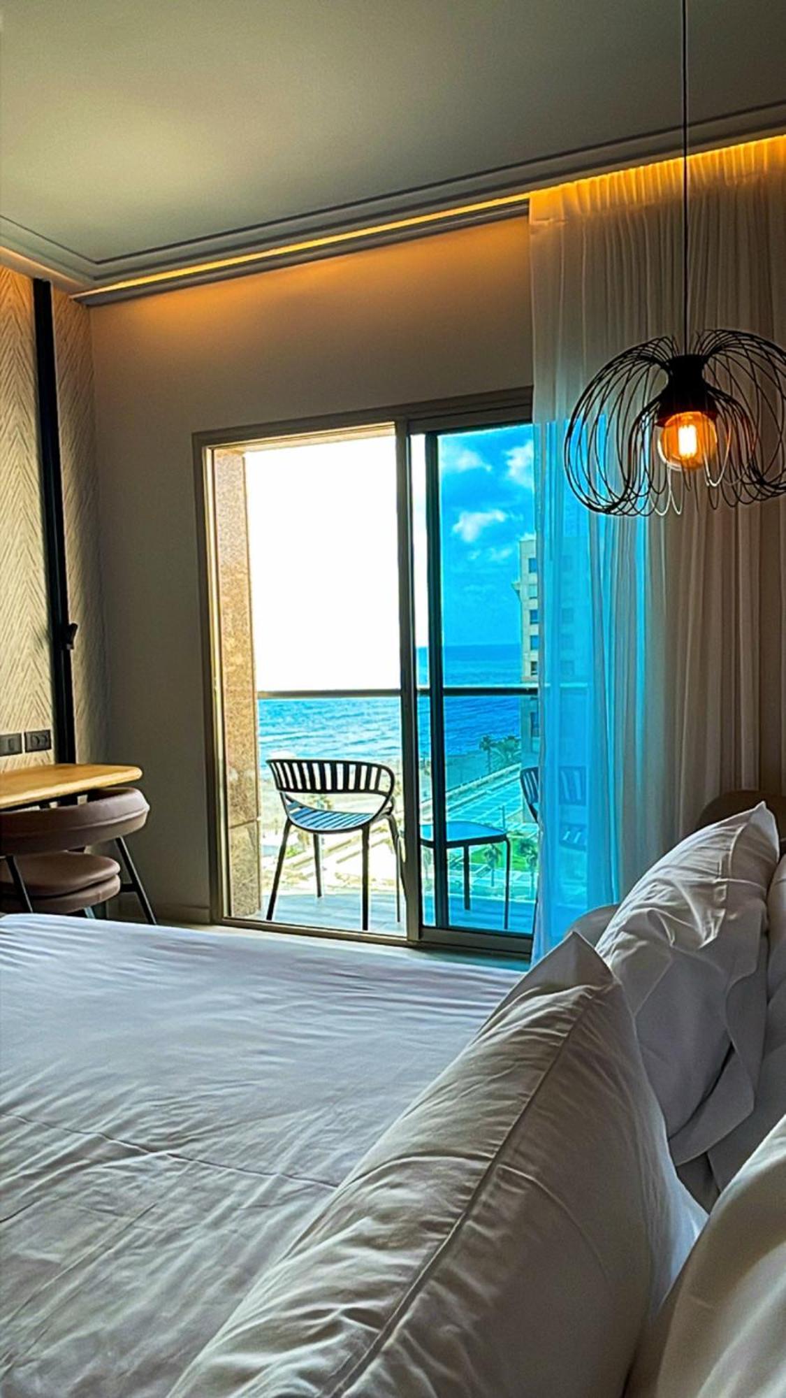 Suite On The Beach Haifa Esterno foto