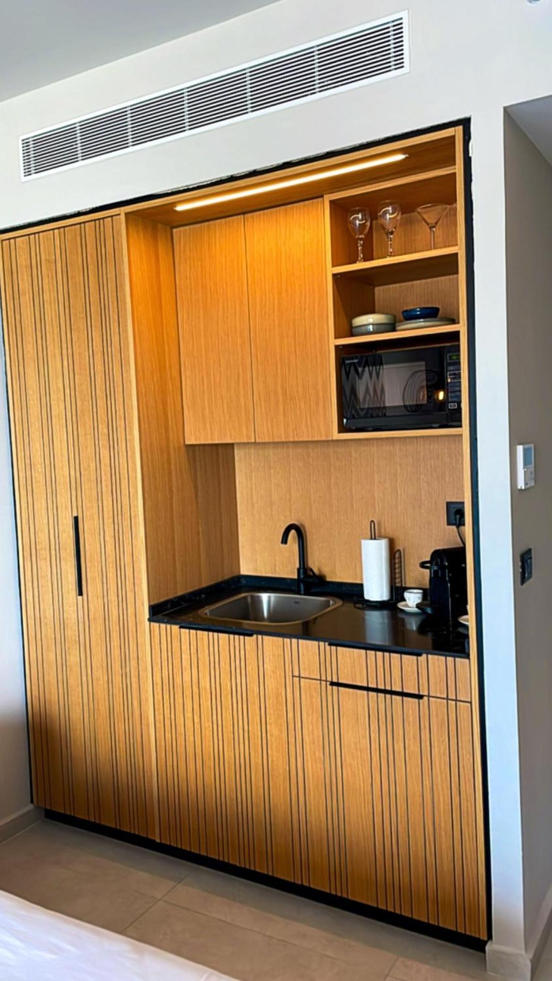 Suite On The Beach Haifa Esterno foto