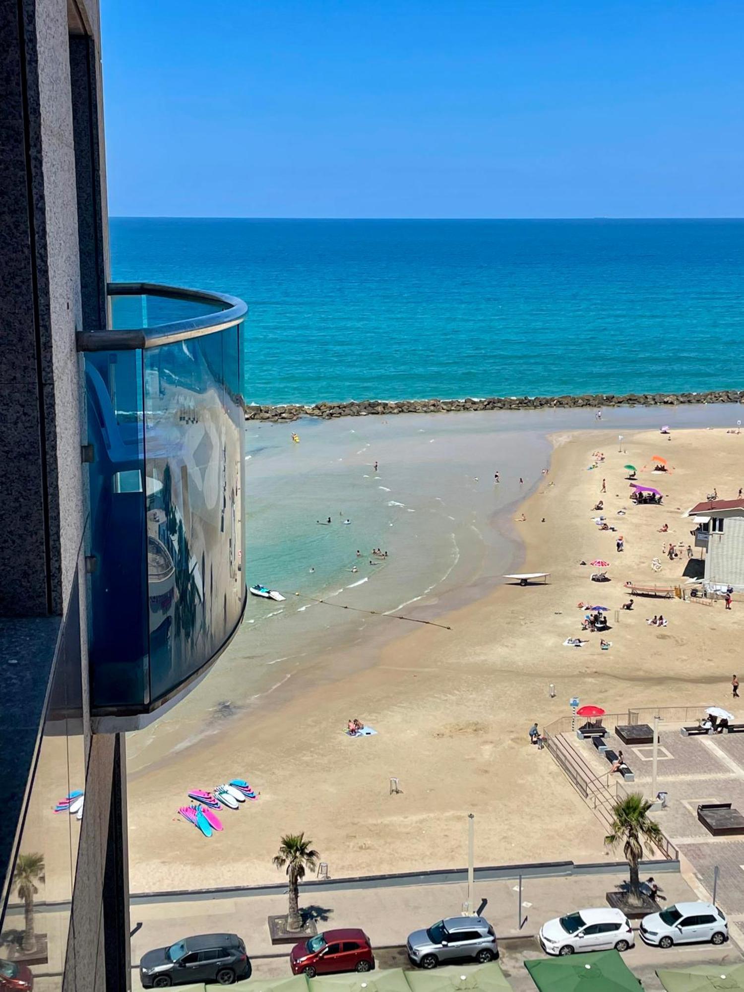 Suite On The Beach Haifa Esterno foto