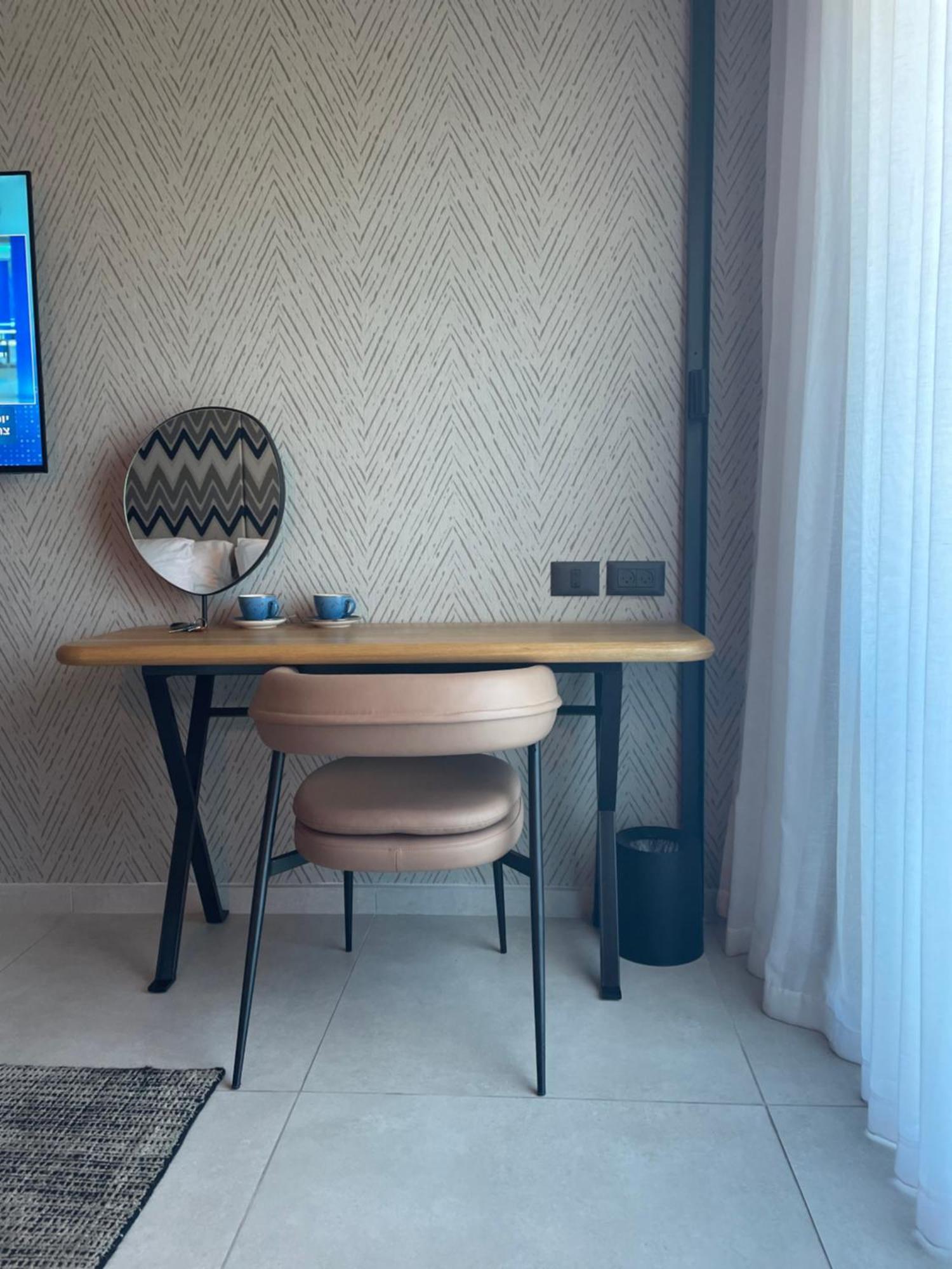 Suite On The Beach Haifa Esterno foto