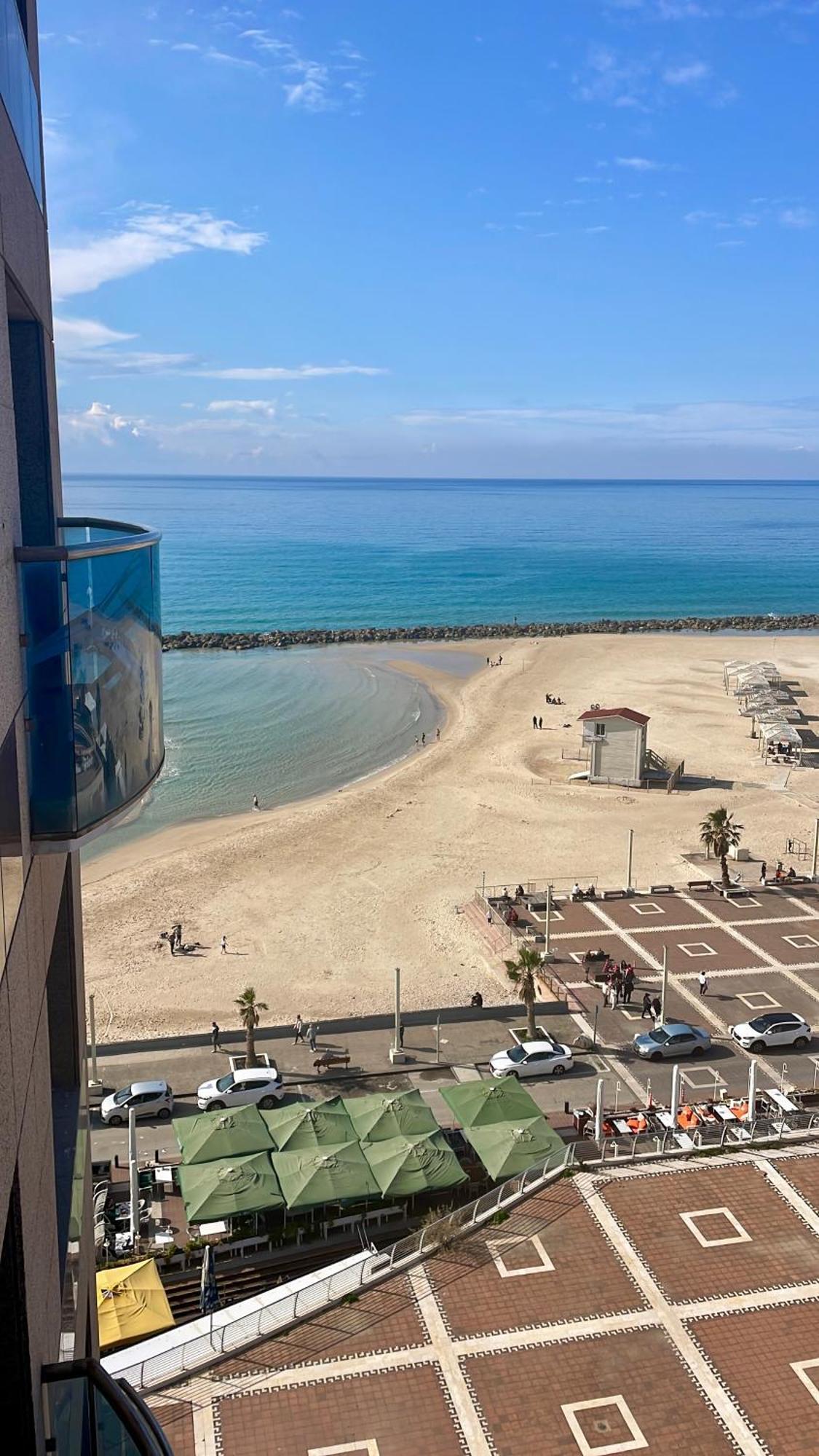Suite On The Beach Haifa Esterno foto