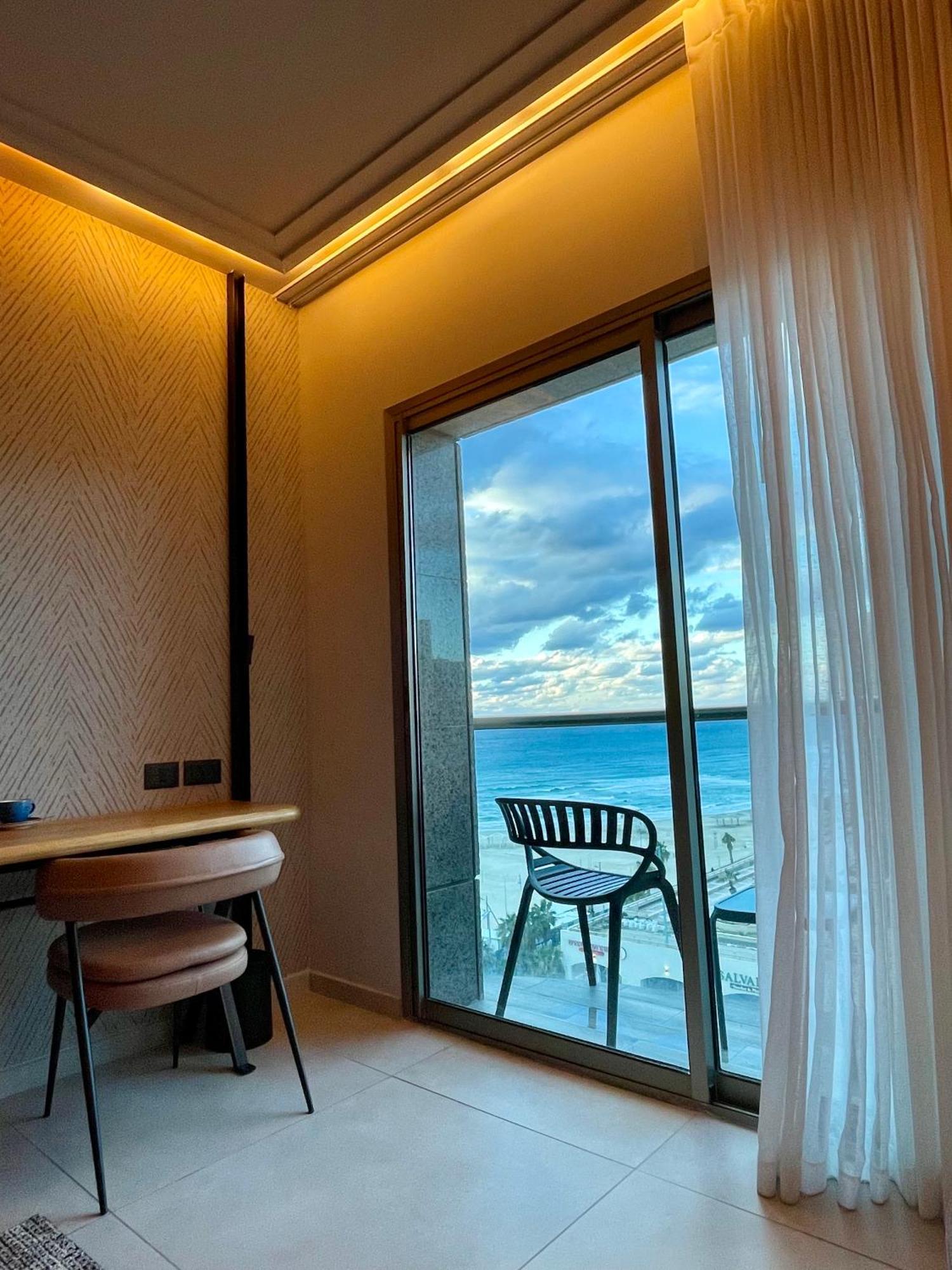 Suite On The Beach Haifa Esterno foto
