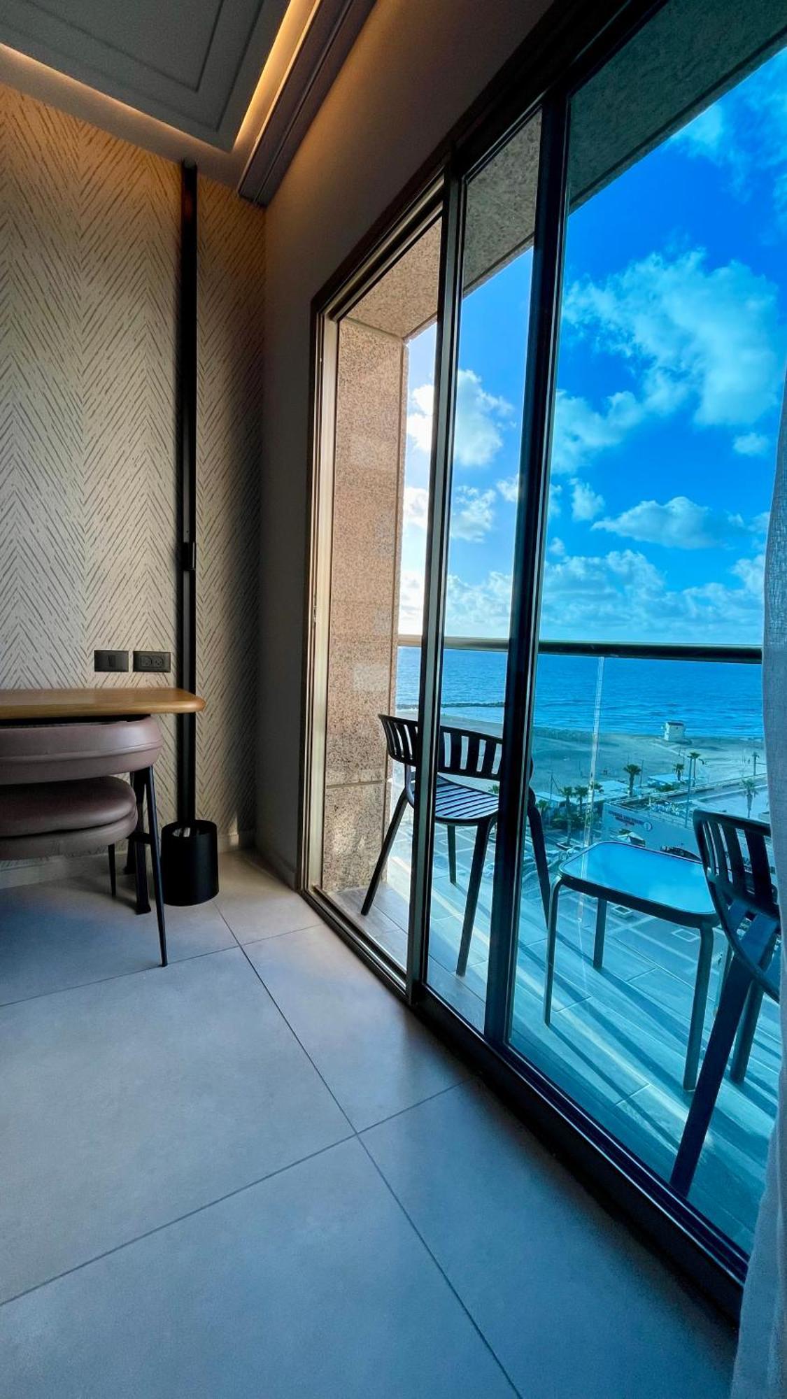 Suite On The Beach Haifa Esterno foto